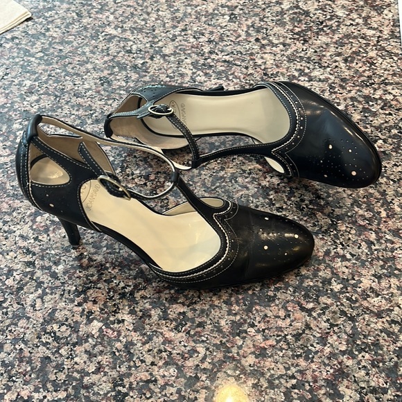 Joan and David CJ Domani wingtip T strap heel in dark chocolate brown - Picture 4 of 9